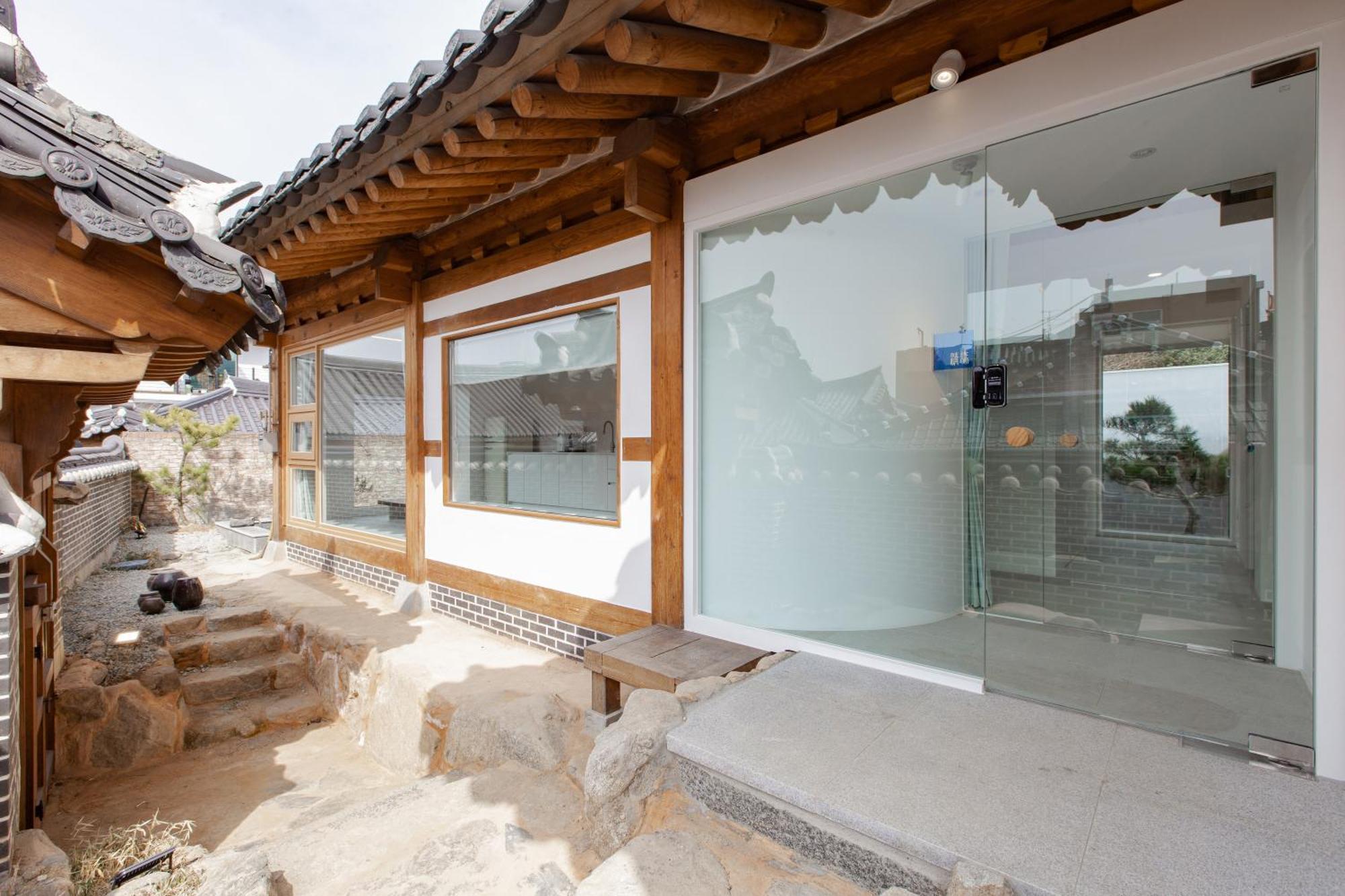 Cheong-Yeon, The Korean Traditional House Hanok In Jeonju Hanok Village Exterior foto