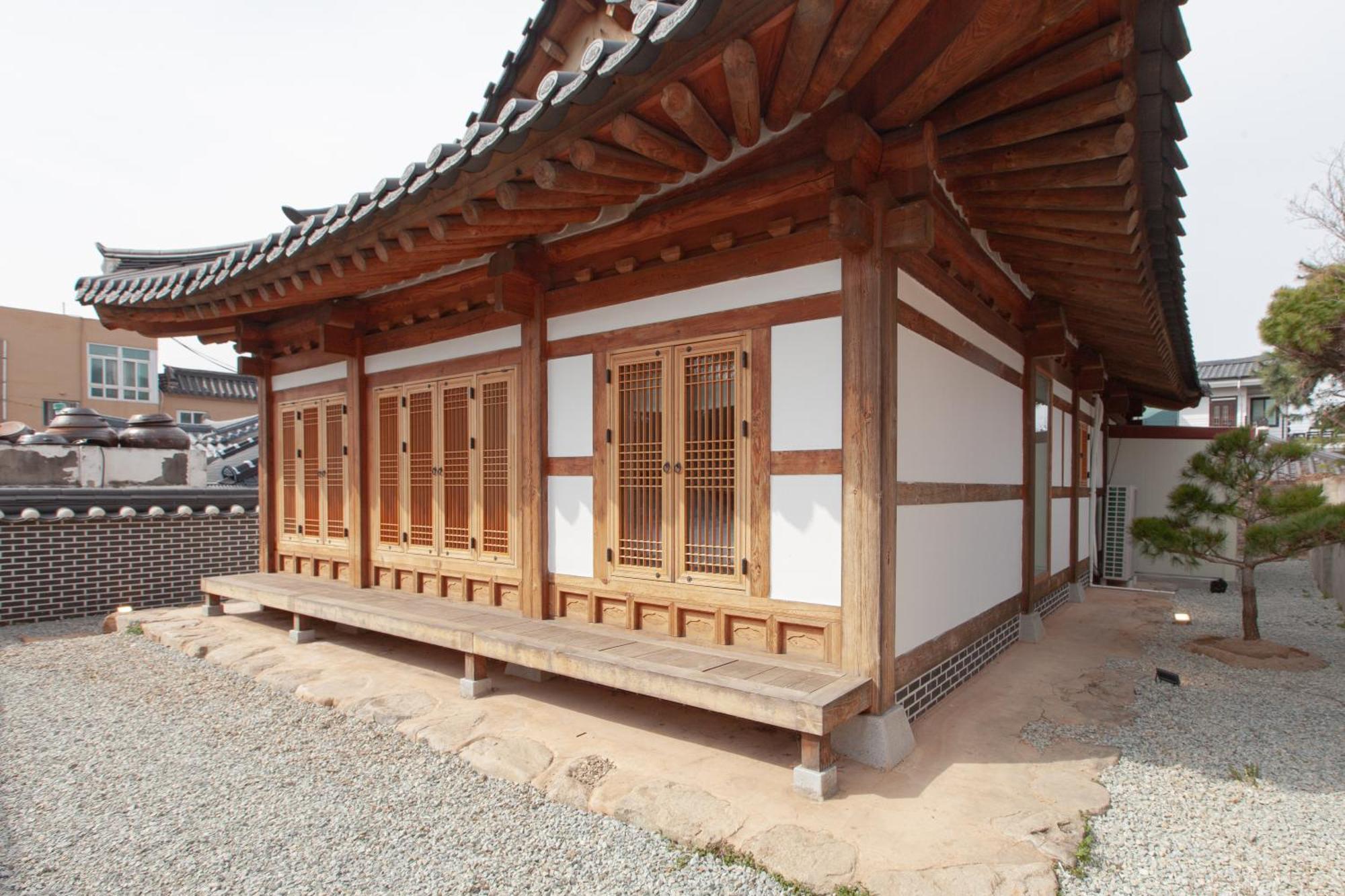 Cheong-Yeon, The Korean Traditional House Hanok In Jeonju Hanok Village Exterior foto